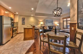 Best Location, Larger Upgraded 1 Bedroom, Pool, Ski in Ski Out C104 - Park City - 0