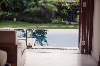 Spacious and Luxury Modern Villa with Huge Garden and Pool - Ubud - 2