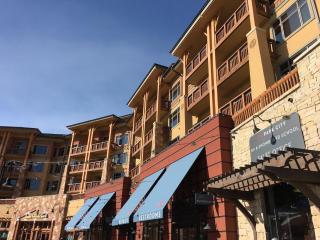 Best Location, Larger Upgraded 1 Bedroom, Pool, Ski in Ski Out C104 - Park City - 5