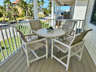New Build walkable to dinner, LIVE music & 5 minute walk to BEACH - Fort Myers Beach - 8