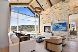 Luxurious Tuhaye Home with Modern Interior, Mountain Views - 9