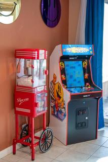 10mins to IUB: 4bd - Karaoke - Pickleball - 6