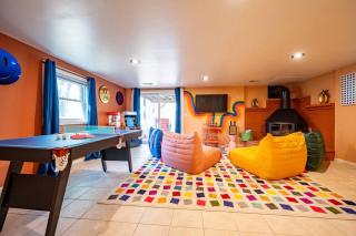 10mins to IUB: 4bd - Karaoke - Pickleball - 3