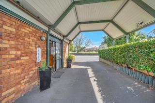 Tudor Court Motor Lodge - 9