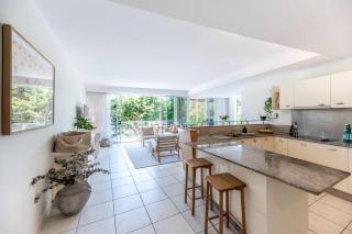 Heart of Sunshine, Spacious Apt with Pool & Garden - Sunshine Beach - 9
