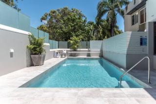 Heart of Sunshine, Spacious Apt with Pool & Garden - Sunshine Beach - 4
