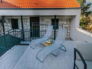 Holiday house with a swimming pool Primorski Dolac, Zagora - 22831 - Prapatnica - 0