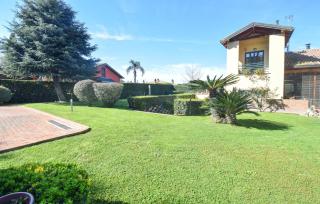 6 Bedroom Amazing Home In Roma - Rome - 9