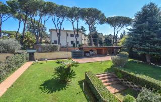 6 Bedroom Amazing Home In Roma - Rome - 3