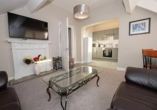 Albatross - Top Floor - Sea & Castle Views & Parking Space! - 0