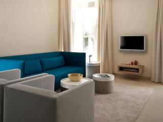 Deck 1 Modern retreat - 9