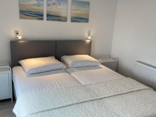 Holiday Home in Zeeland with Workation Setup - Wemeldinge - 2