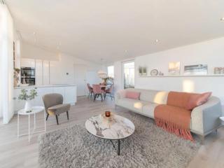 Dyke-View Stay with Terrace - 7