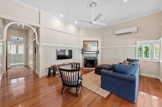 Poppy's Place! 4Bed/1Bath/2Car/Views/House ~Bardon - 1