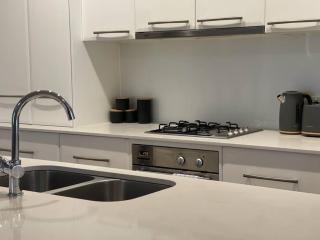 Stylish 4 Bedroom Urban Retreat! - Wagga Wagga - 5