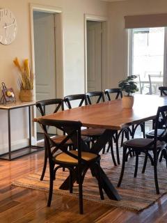 Stylish 4 Bedroom Urban Retreat! - Wagga Wagga - 4