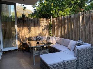 Beautiful 1 bedroom unit 1 block from Coogee beach - 2