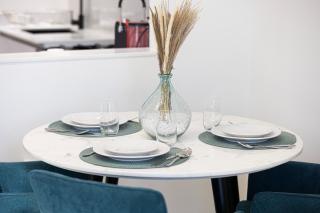 Spacious Balcony, King Bed, Pool at JVC Dubai - Dubai - 2