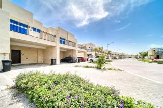 Autumn Serenity Manor: Luxury 3 Bedroom Townhouse - Dubai - 6