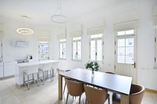 Chic 2BR Apartment close to the beach by HolyGuest - 5