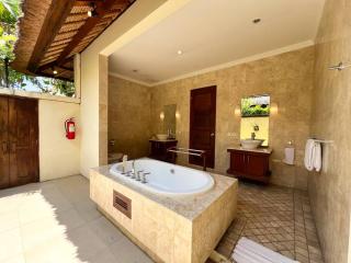 5-BR Villa in Sanur mins walk to the beach and central Sanur - 3