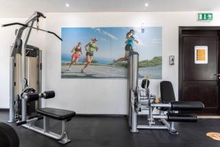 Stylish 1BR Apartment with City View Balcony Pool and Parking - 2