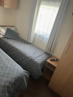 3 Bed Sleeps 8 Free Parking - 1