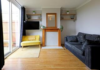 Lovely 3 bedroom house with free parking & garden - 4