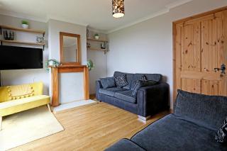 Lovely 3 bedroom house with free parking & garden - 3