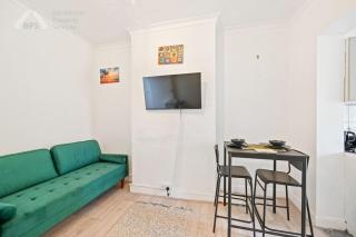 Cosy Tottenham Apartment Sleeps 4 - London - 8