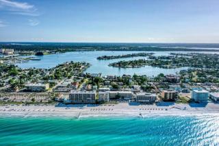 Park Shore Suites of Madeira Beach! Newly Remodeled, Steps to the Beach & Pet Friendly! - #2 - St. Pete Beach - 1