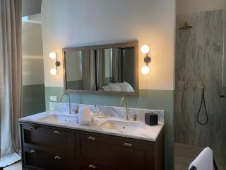 Luxury Athens Apartment 2 Bedrooms Apartment Mavis Spacious Terrace With Hot Tub And Stunning City Views Athinaidos - Athens - 3