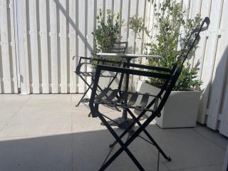 Luxury Athens Apartment 2 Bedrooms Apartment Mavis Spacious Terrace With Hot Tub And Stunning City Views Athinaidos - Athens - 1