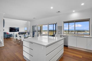 Sunset Retreat at Birkdale - 44 Birkdale Street - Normanville - 2