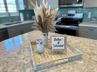 New Build walkable to dinner, LIVE music & 5 minute walk to BEACH - Fort Myers Beach - 3