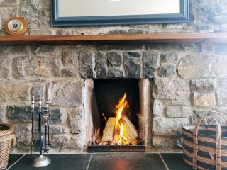 Sea-Views-3 Bed-Detached Bungalow-Secure Garden-Trearddur Bay - 2