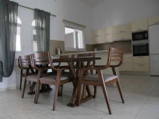 Beautiful villa five minutes from Coral Bay beach! - Coral Bay - 5