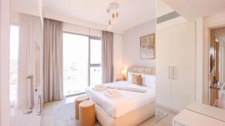 Burj Khalifa view with Grass Turf Balcony-Downtown by Tanami Holiday Homes - Dubai - 9