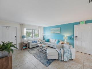 Bright and Sunny 2BR !!Close to Peanut Island!! - Riviera Beach - 0