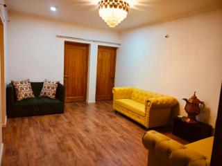 New Zamrood Holiday Home - Srinagar - 1