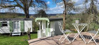 Petit a Petit - gypsy wagons and Bell tents in the Bourgogne - Saisy - 2