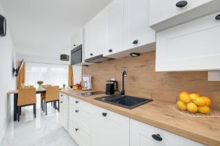 Międzywodzie Beautiful Apartment with Garden & Parking by Noclegi Renters - Międzywodzie - 2