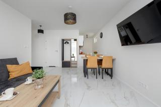 Międzywodzie Beautiful Apartment with Garden & Parking by Noclegi Renters - Międzywodzie - 1