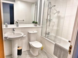 Spacious Ground floor, 2 bed by Lains Lettings m - 6