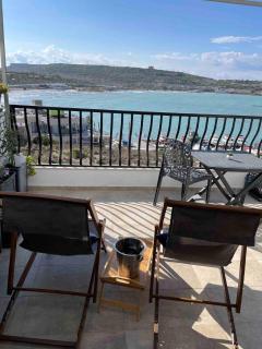 Seafront Penthouse w view MelliehaBay 1BED Minutes Walk to the Beach By Homely - Mellieħa - 7