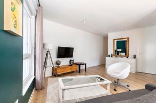 Grand appartement , Paris la Défense Arena, 50 mètres de la gare, 15 min Champs elysées - 5