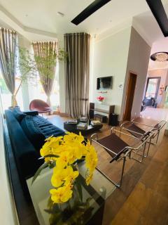 SHELTON PALACE HOTEL - 2