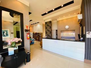 SHELTON PALACE HOTEL - 1