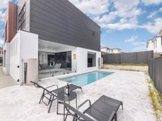 Prestige and Elegance 5BR House w Pool Rochedale - Rochedale - 8