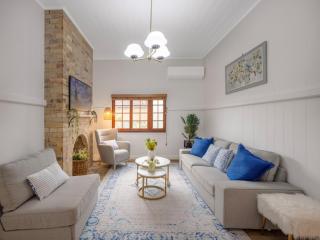 Charming 3BR Inner City Haven Highgate Hill - Brisbane - 5